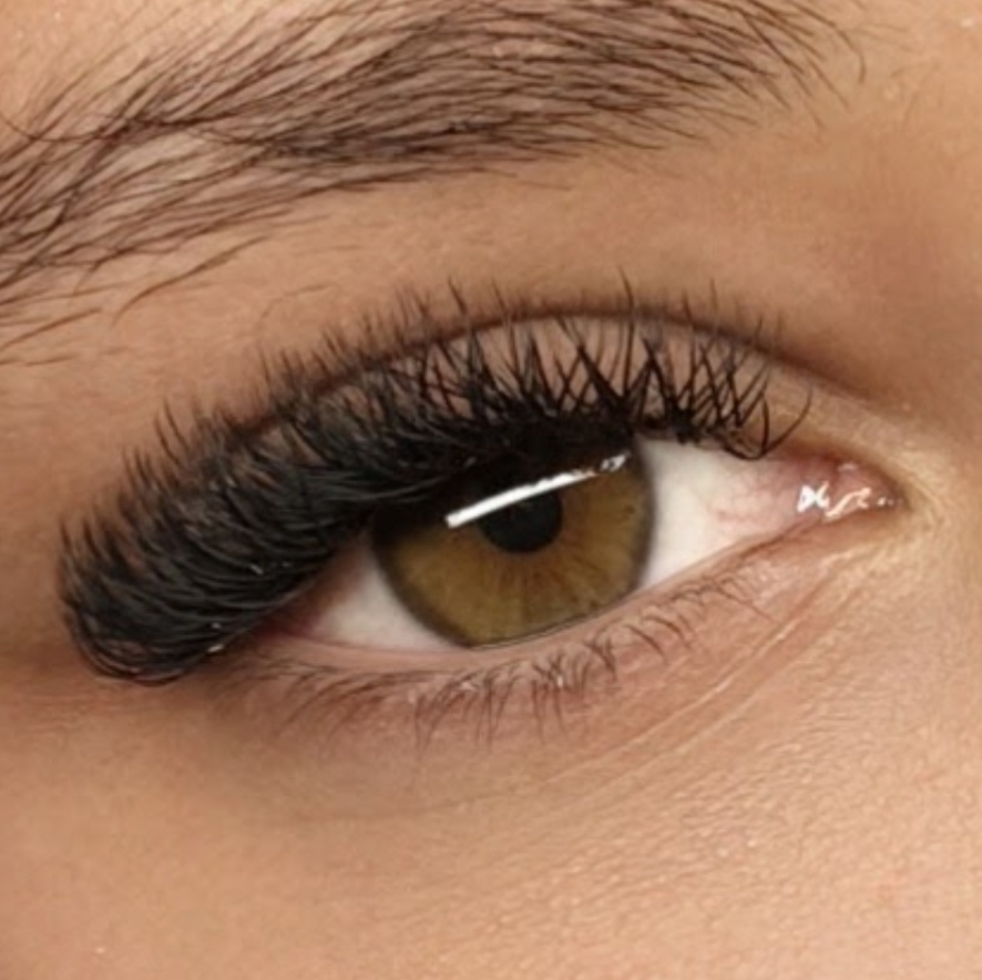 Volume Brasileiro 6D aplicado no estúdio Wish Lashes